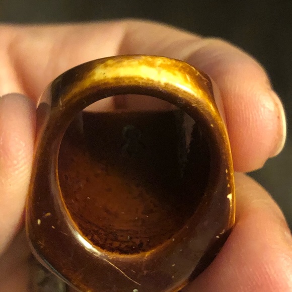 Vintage style wood like resin ring Sz 8 nice ring - Picture 5 of 7